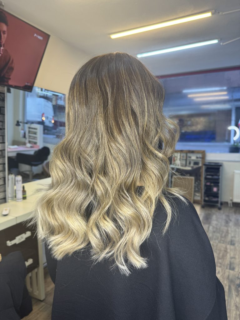 Esenyurt Bayan Saç Renklendrirme